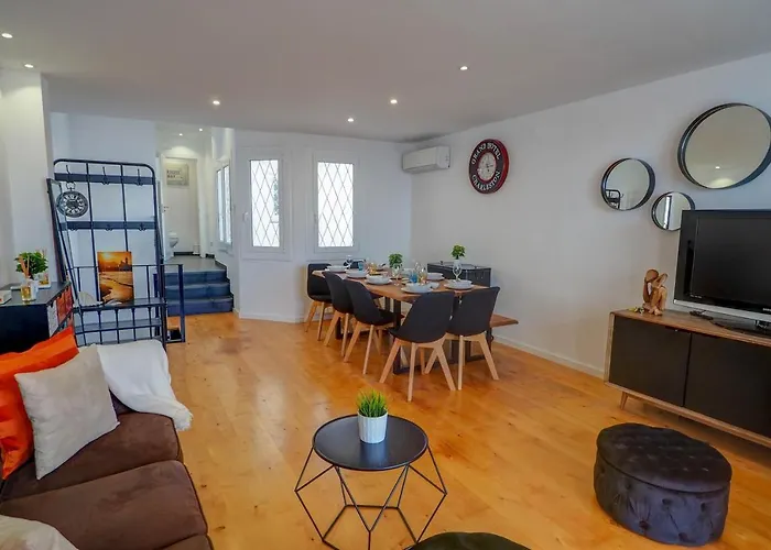 The Moonlight Sea View By Hello Homes